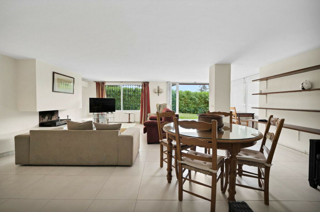 Detached Villa Elviria Málaga - image 11