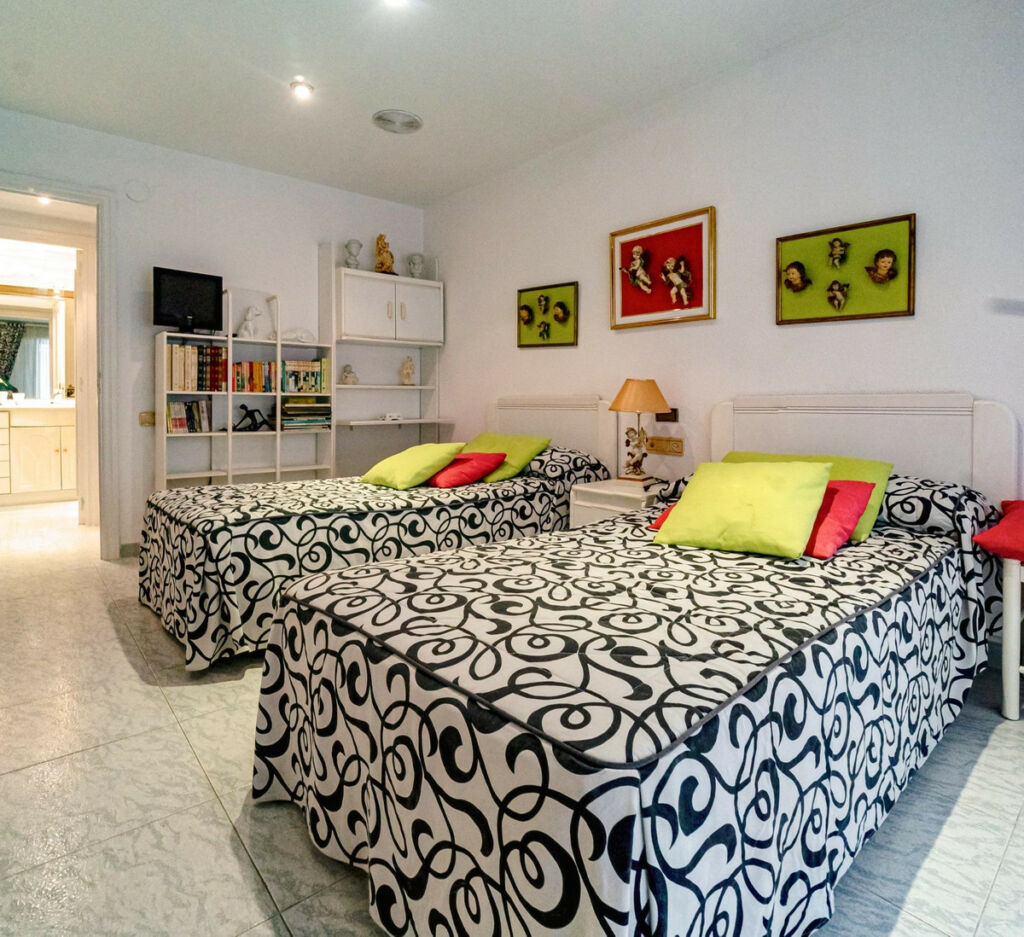 Middle Floor Apartment Benidorm Alicante - image 11