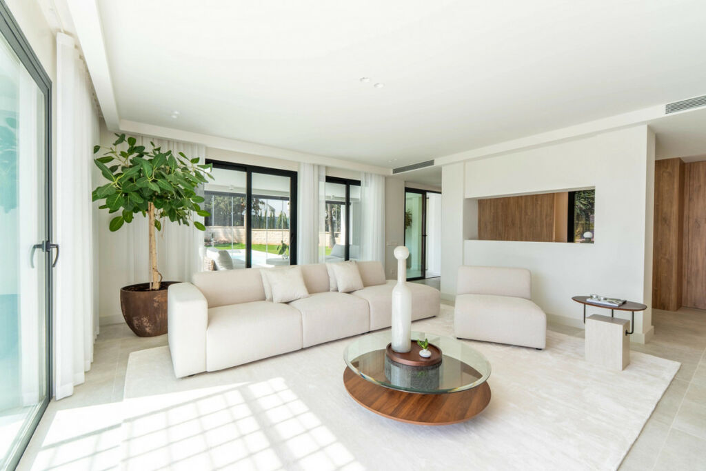 Detached Villa Nueva Andalucía Málaga - image 11