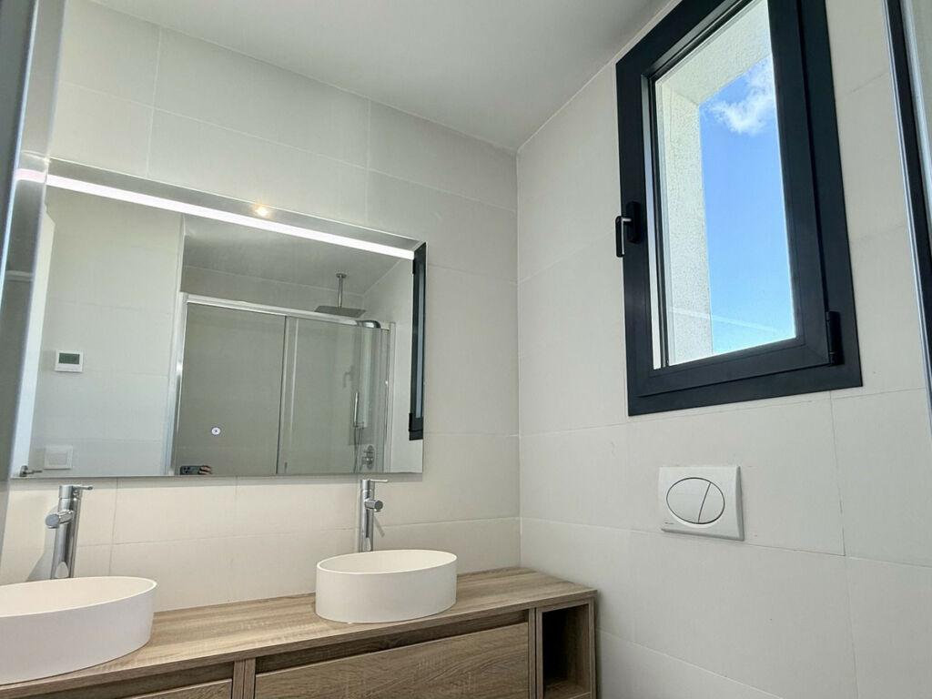 Middle Floor Apartment Higueron Málaga - image 11