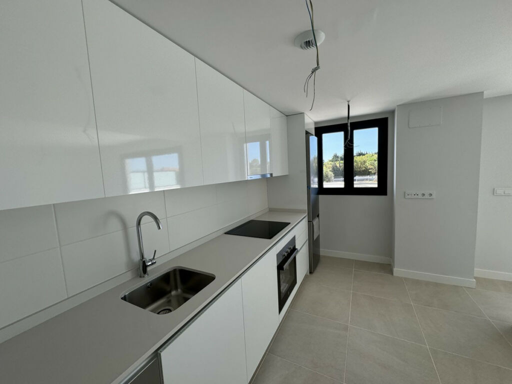 Middle Floor Apartment Estepona Málaga - image 11