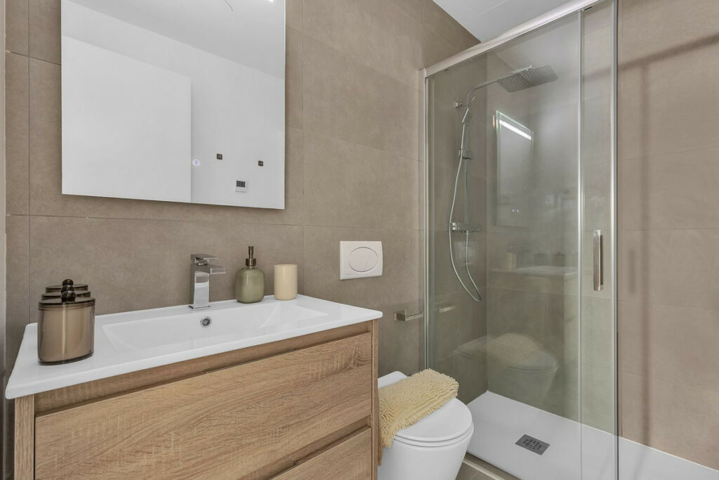 Middle Floor Apartment Fuengirola Málaga - image 11