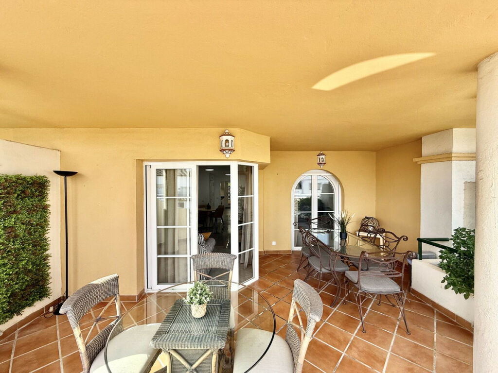 Middle Floor Apartment Nueva Andalucía Málaga - image 11