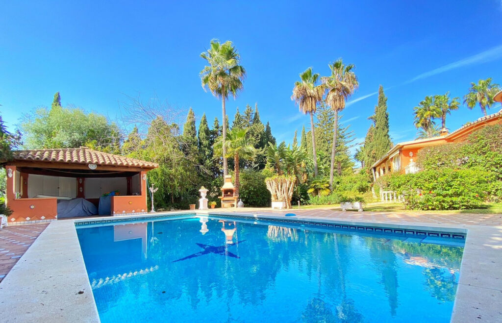 Detached Villa Nagüeles Málaga - image 11