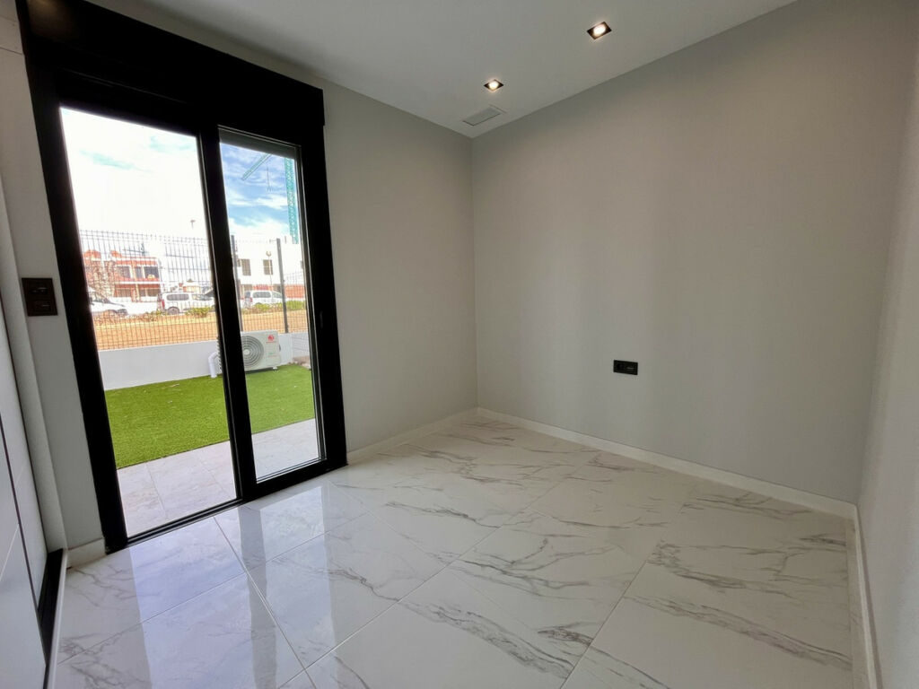 Ground Floor Apartment Playa Flamenca Alicante - image 11
