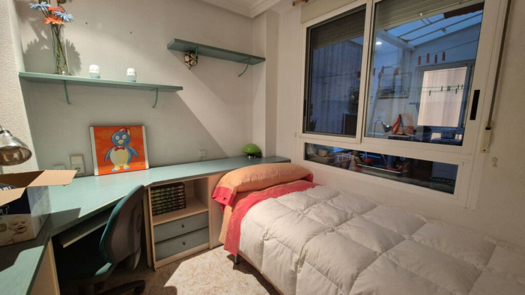 Middle Floor Apartment Torrevieja Alicante - image 11