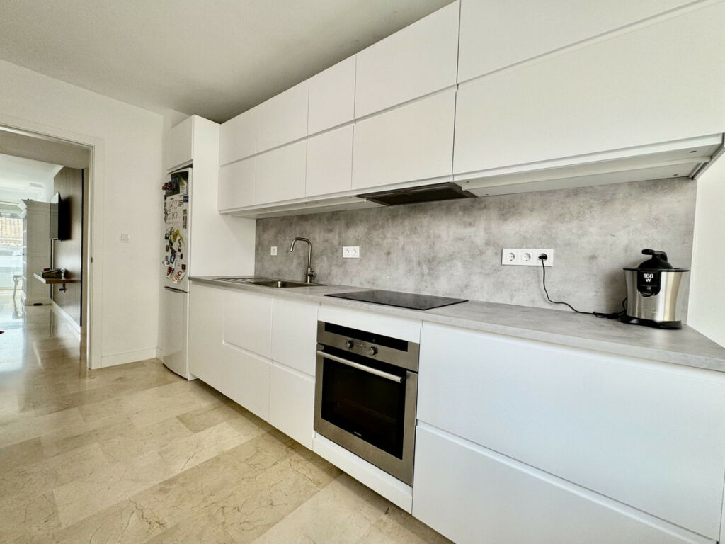 Middle Floor Apartment Fuengirola Málaga - image 7