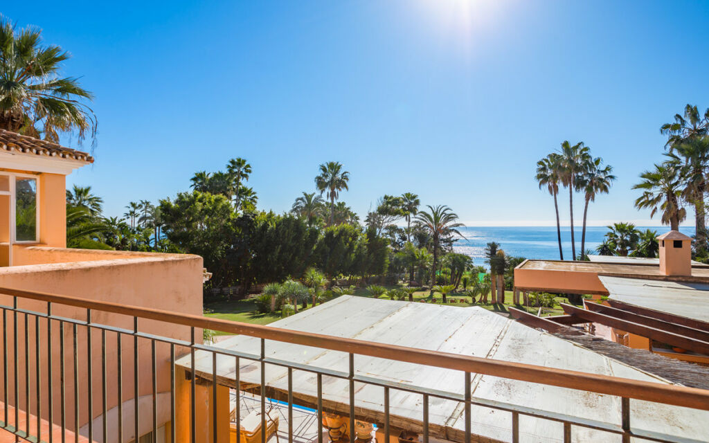 Detached Villa New Golden Mile Málaga - image 11