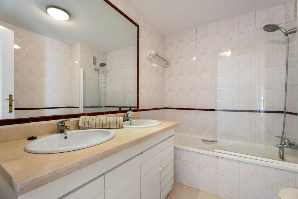 Middle Floor Apartment Torrequebrada Málaga - image 11