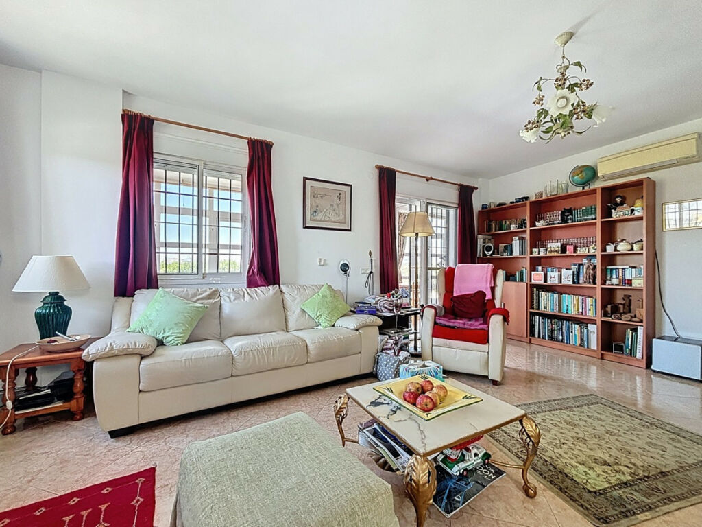 Detached Villa Canillas de Aceituno Málaga - image 11