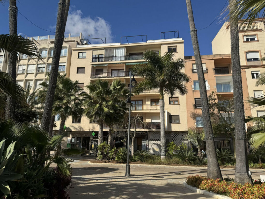 Middle Floor Apartment Estepona Málaga - image 11