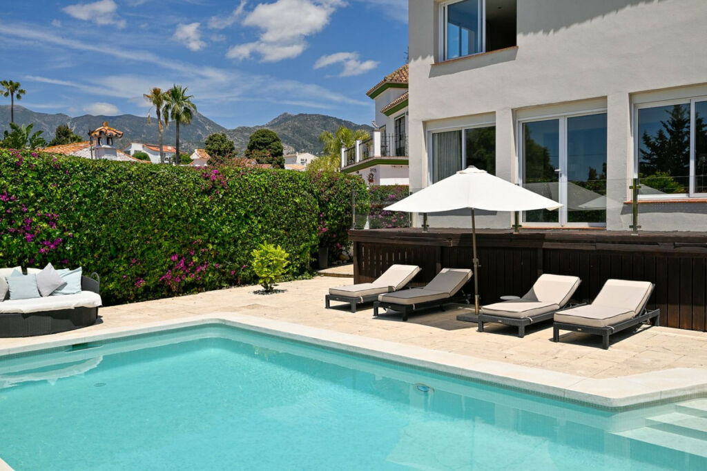 Detached Villa Río Real Málaga - image 11