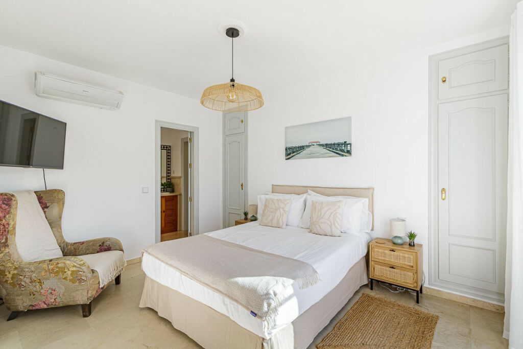 Top Floor Apartment Marbella Málaga - image 11