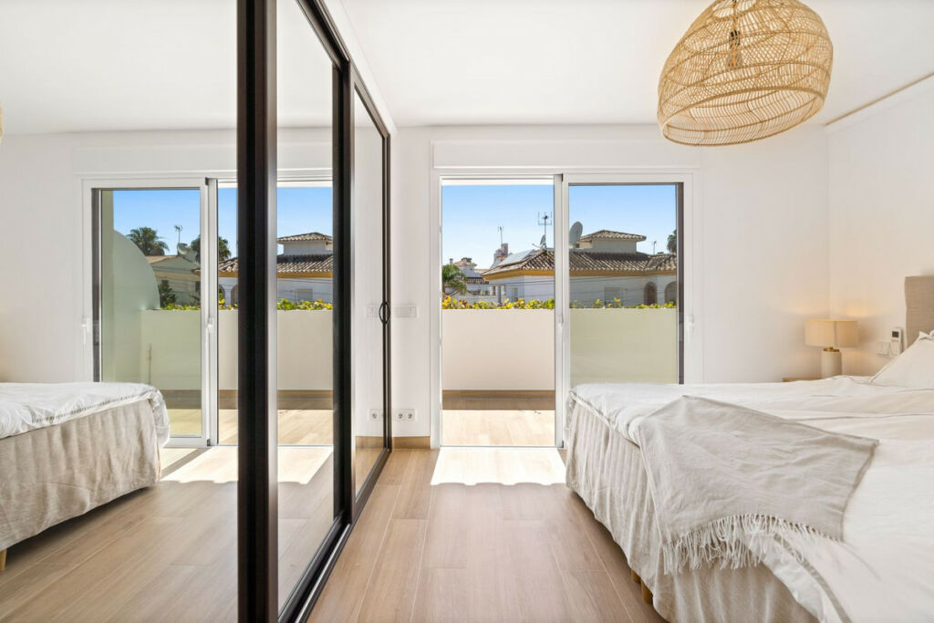Townhouse San Pedro de Alcántara Málaga - image 9