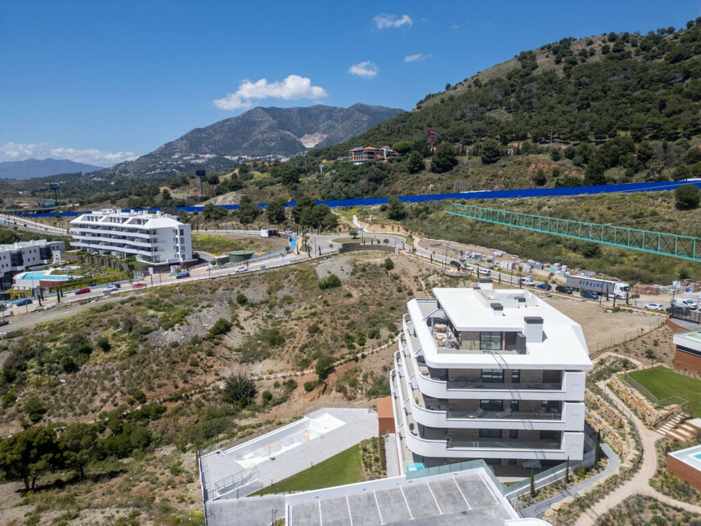 Middle Floor Apartment Fuengirola Málaga - image 10