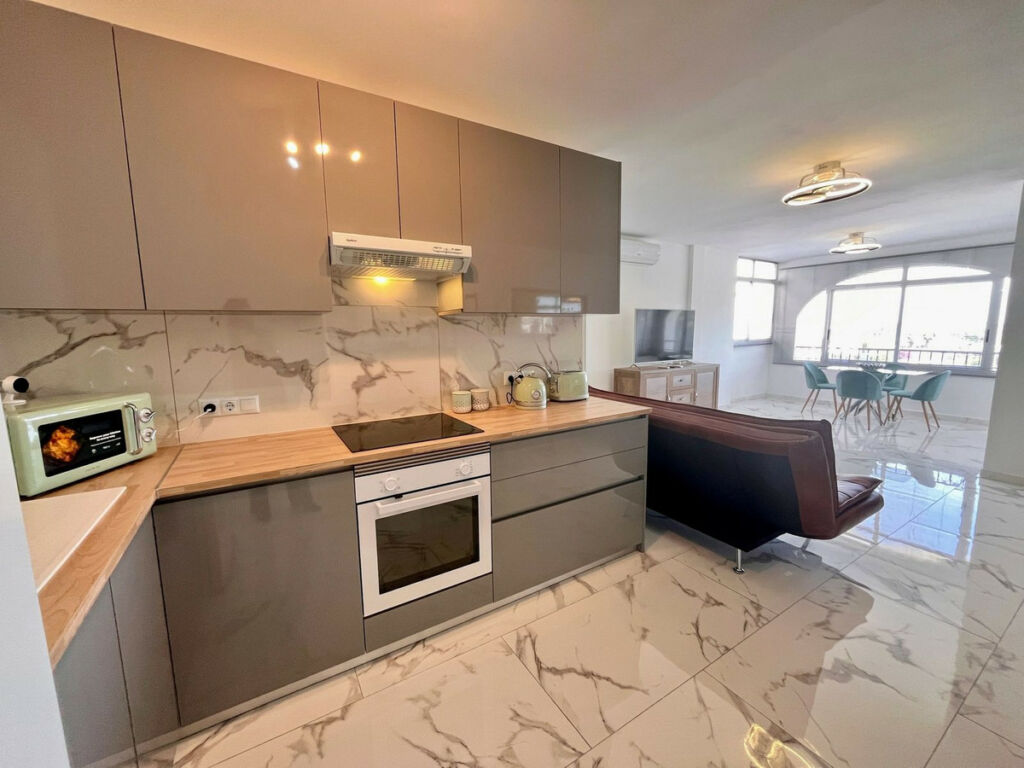 Middle Floor Apartment Villamartin Alicante - image 12
