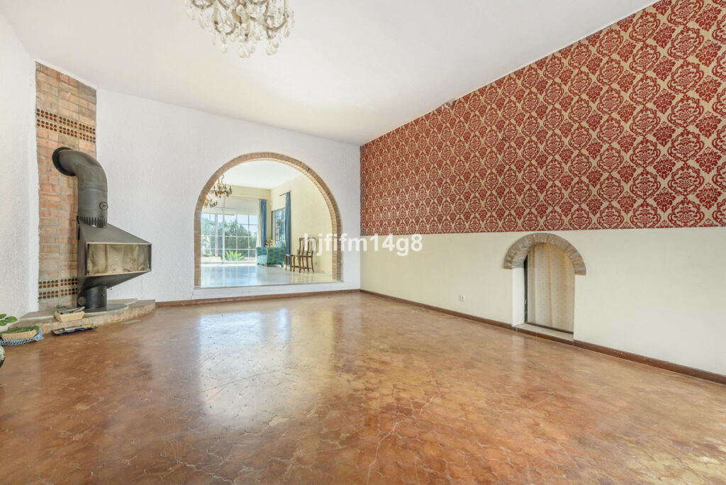 Detached Villa Nueva Andalucía Málaga - image 12