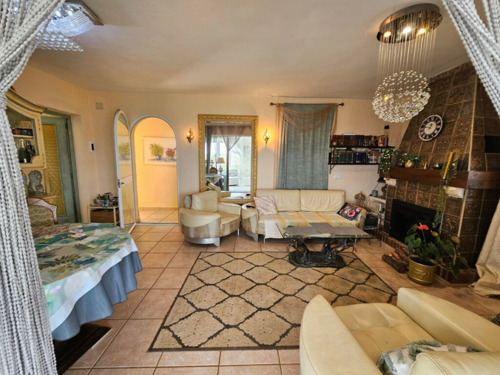 Detached Villa Adsubia Alicante - image 12