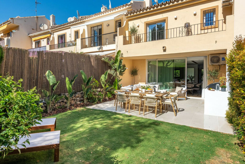 Townhouse Nueva Andalucía Málaga - image 12
