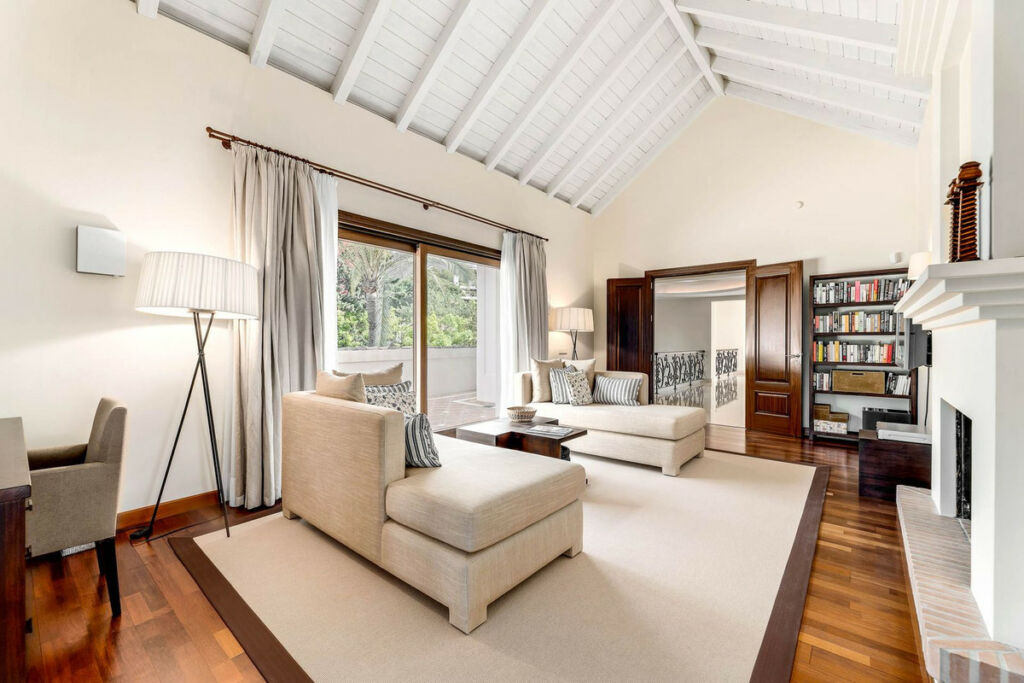 Detached Villa Sierra Blanca Málaga - image 12