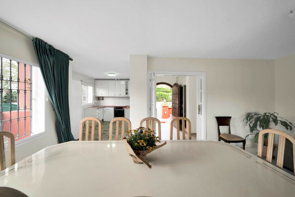 Detached Villa Elviria Málaga - image 12