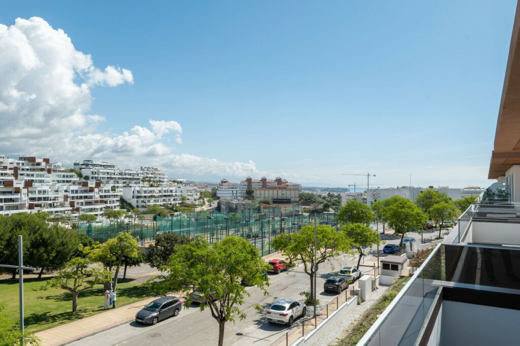 Middle Floor Apartment Estepona Málaga - image 7