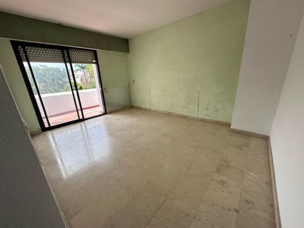 Middle Floor Apartment Estepona Málaga - image 12