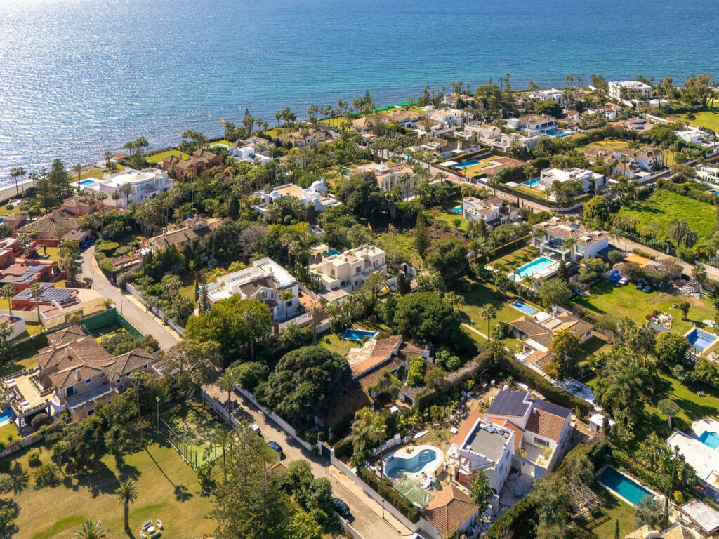 Detached Villa Guadalmina Baja Málaga - image 12