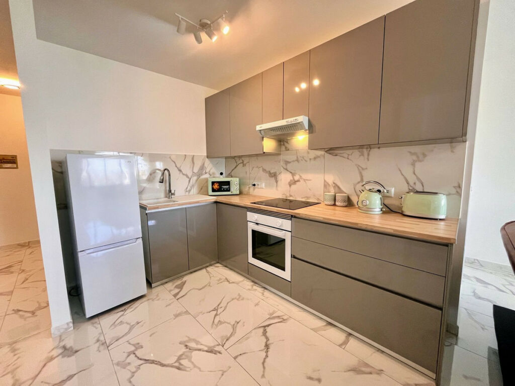 Middle Floor Apartment Villamartin Alicante - image 13