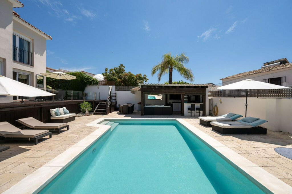 Detached Villa Río Real Málaga - image 12