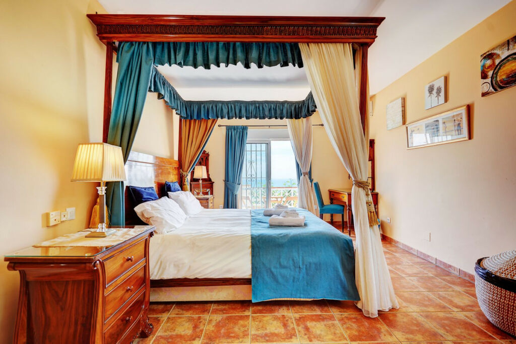 Detached Villa La Capellania Málaga - image 12