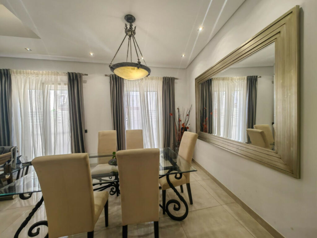 Detached Villa Estepona Málaga - image 12