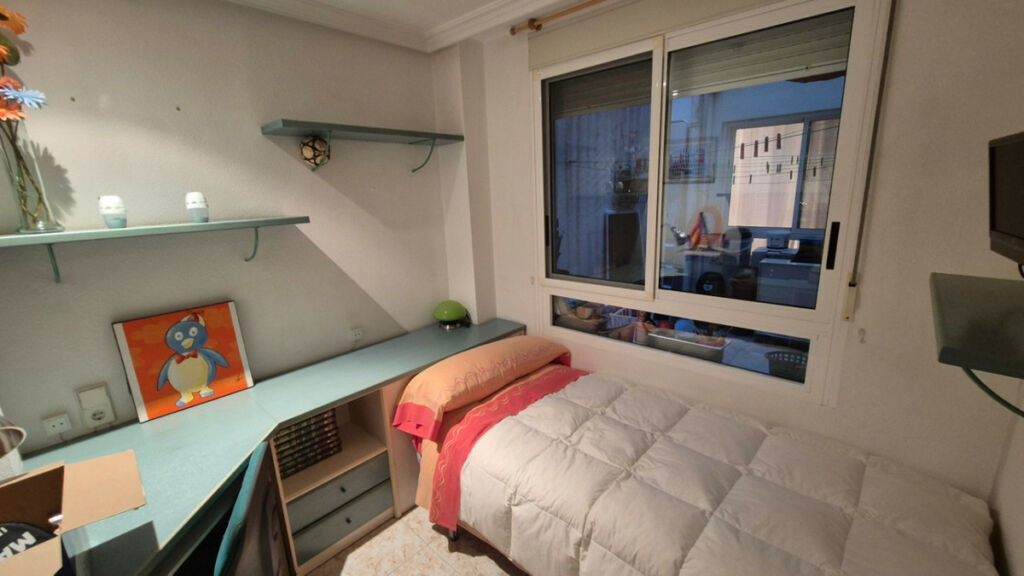 Middle Floor Apartment Torrevieja Alicante - image 12
