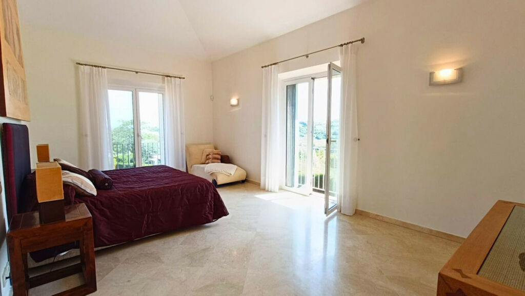 Detached Villa Sotogrande Alto Cádiz - image 12