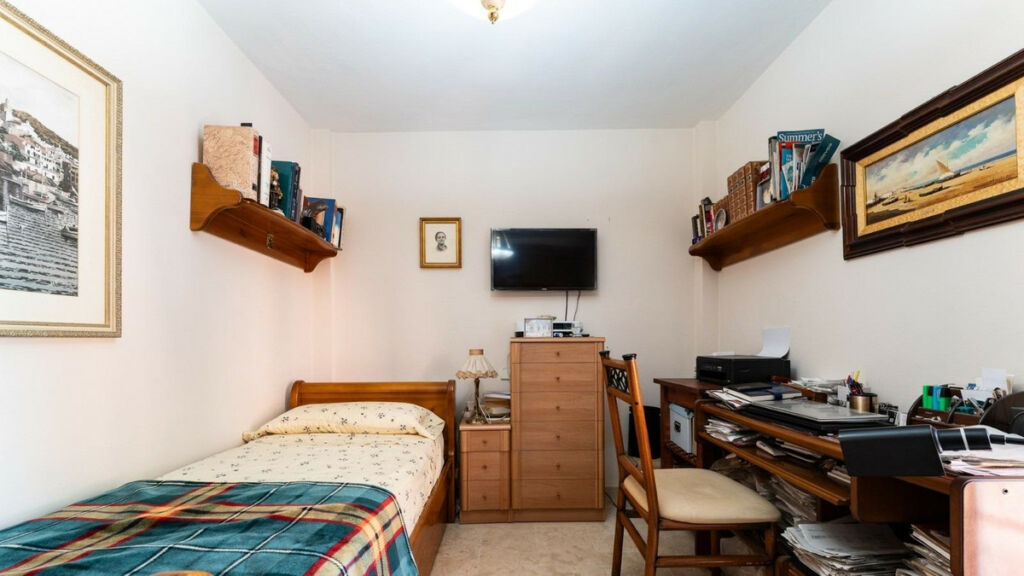 Middle Floor Apartment Los Alamos Málaga - image 12
