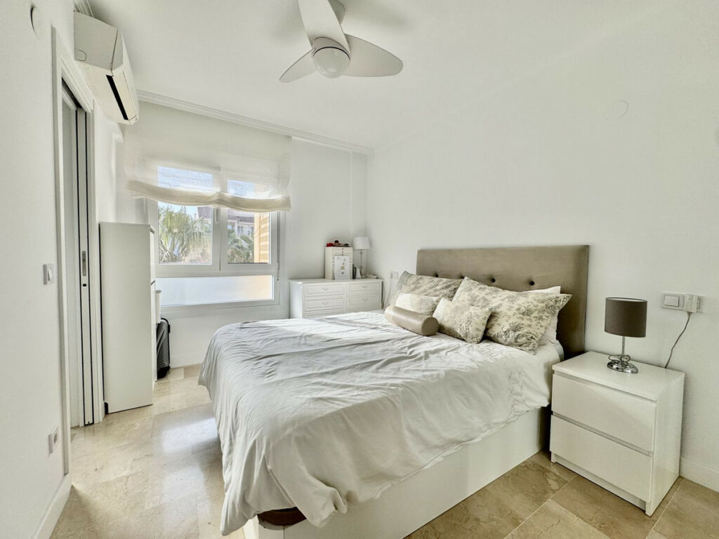 Middle Floor Apartment Fuengirola Málaga - image 14