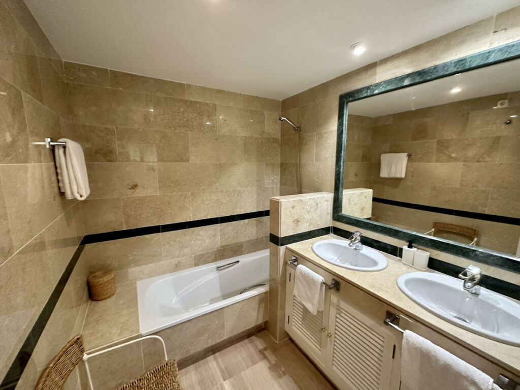 Middle Floor Apartment Elviria Málaga - image 12