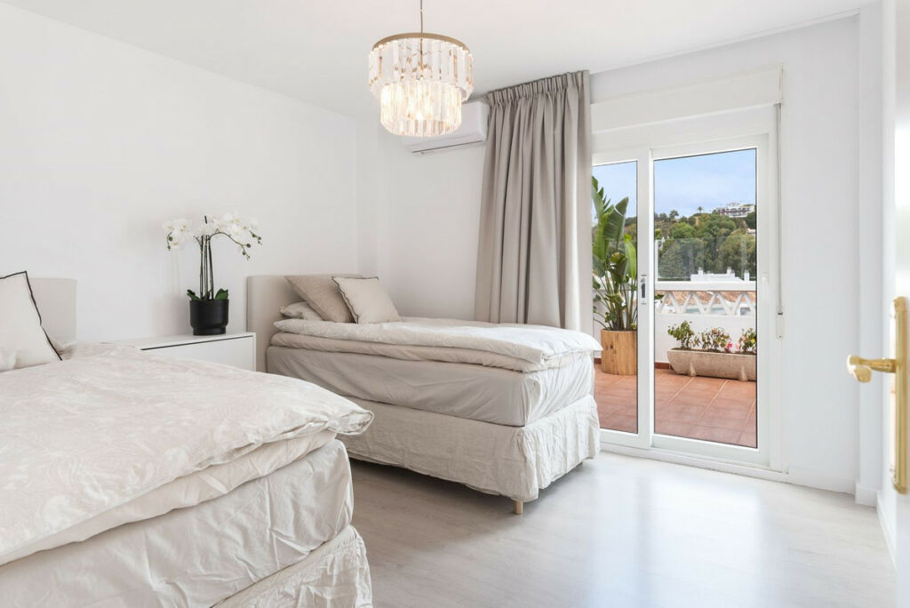 Penthouse Nueva Andalucía Málaga - image 12