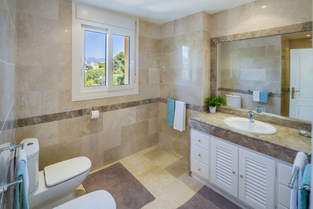Detached Villa Elviria Málaga - image 12
