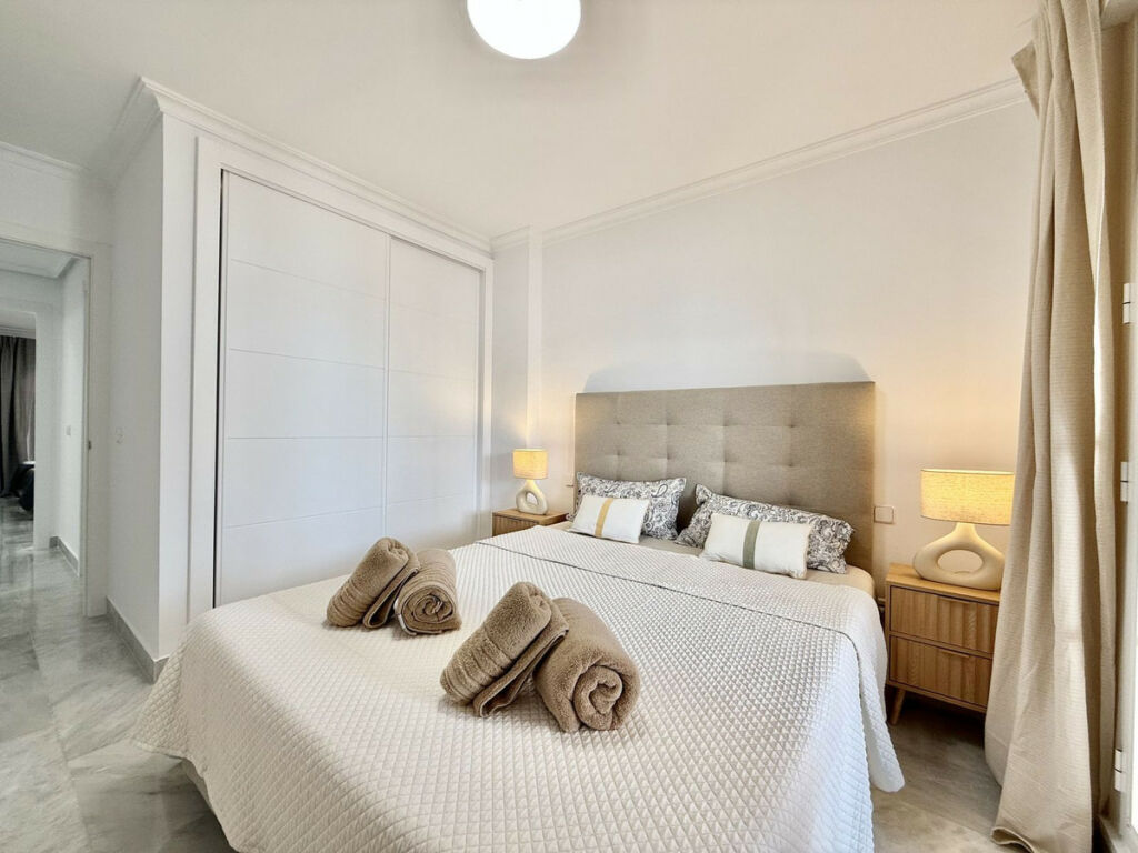 Middle Floor Apartment Nueva Andalucía Málaga - image 12