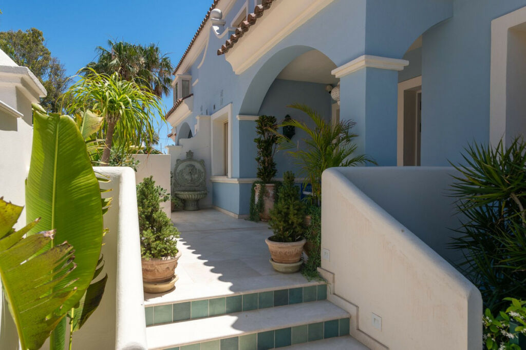 Detached Villa Cortijo Blanco Málaga - image 12