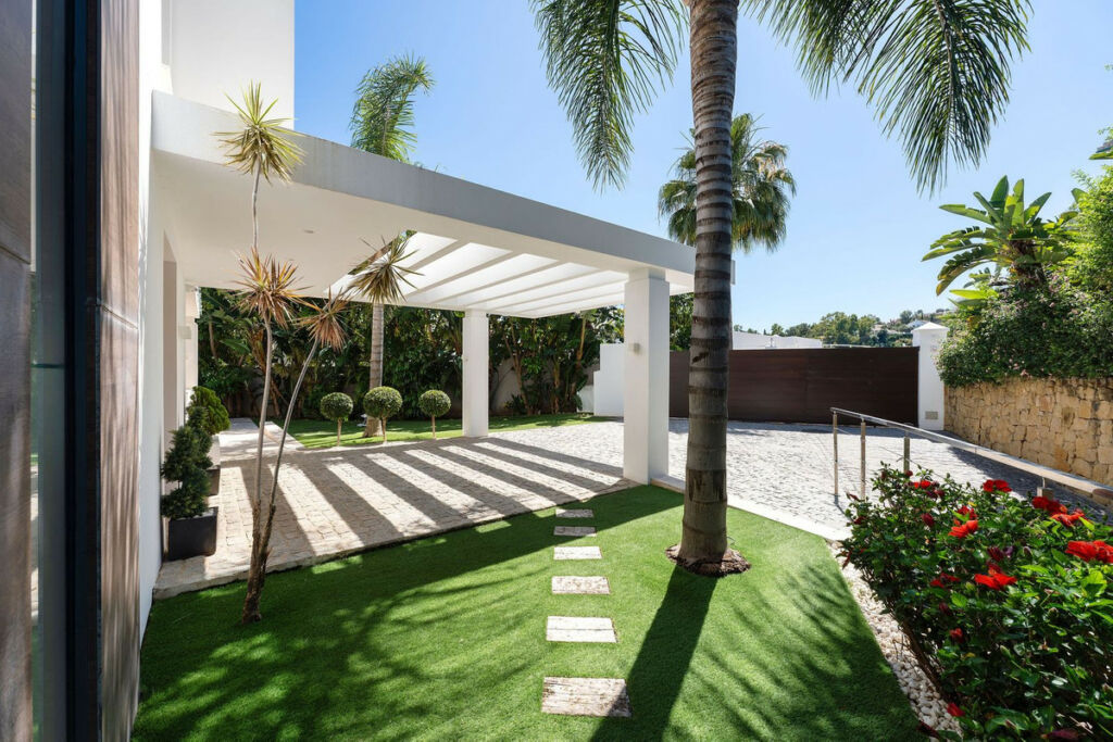 Detached Villa La Quinta Málaga - image 11