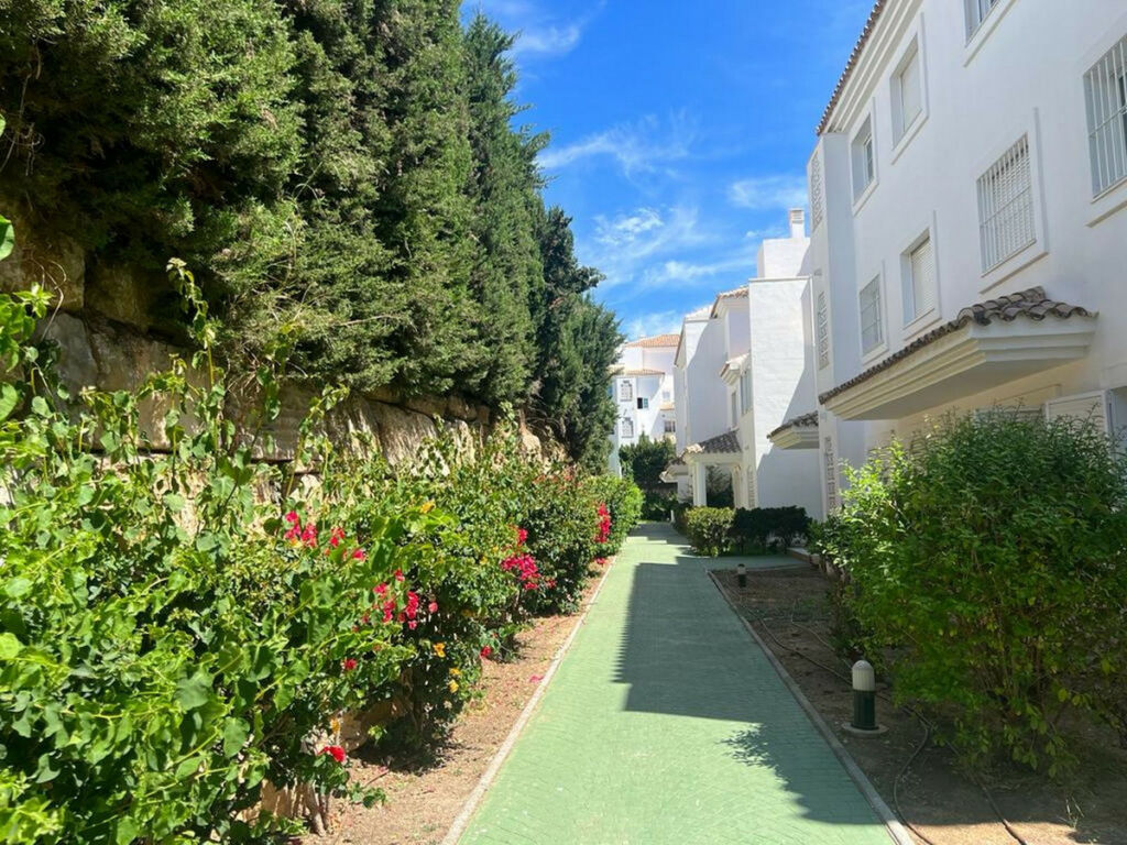 Ground Floor Apartment Río Real Málaga - image 12