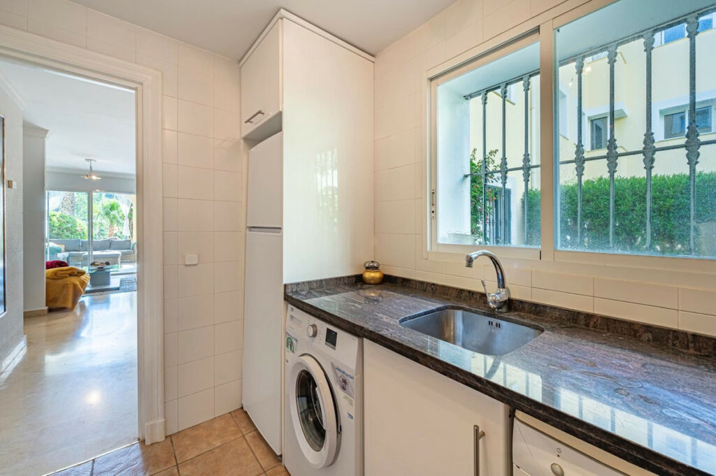 Ground Floor Apartment La Quinta Málaga - image 12