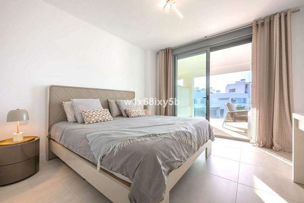 Middle Floor Apartment Selwo Málaga - image 12