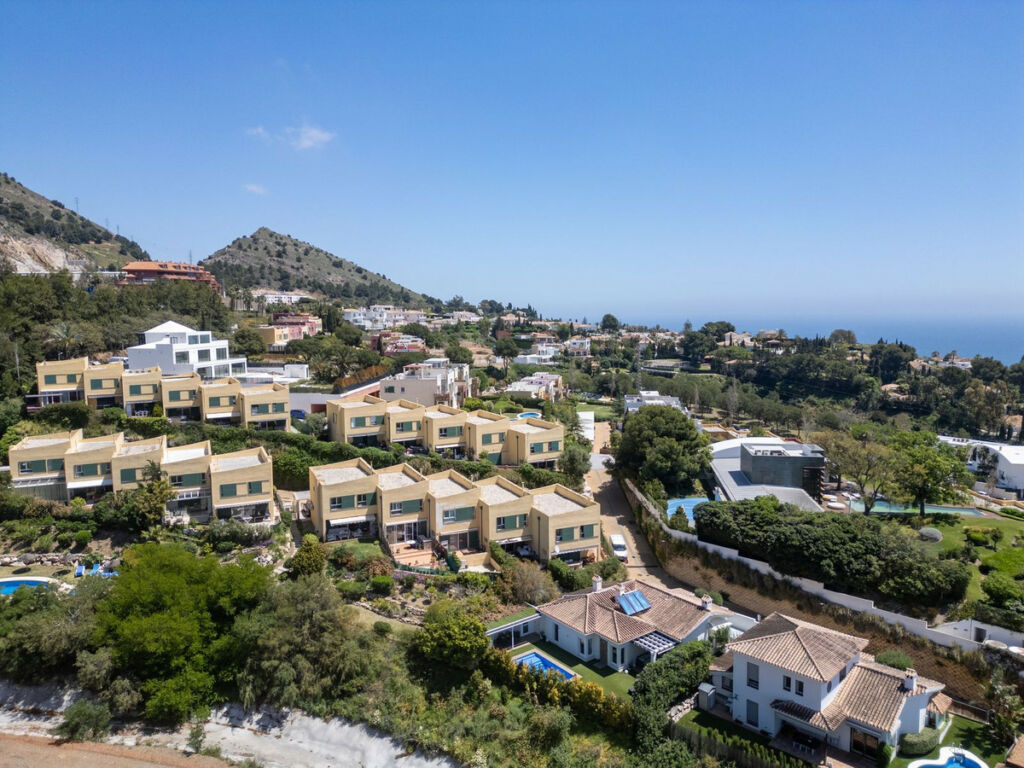 Middle Floor Apartment Fuengirola Málaga - image 11
