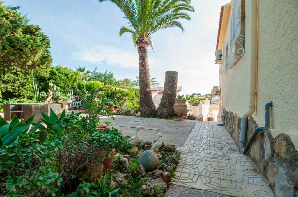 Detached Villa Calpe Alicante - image 12