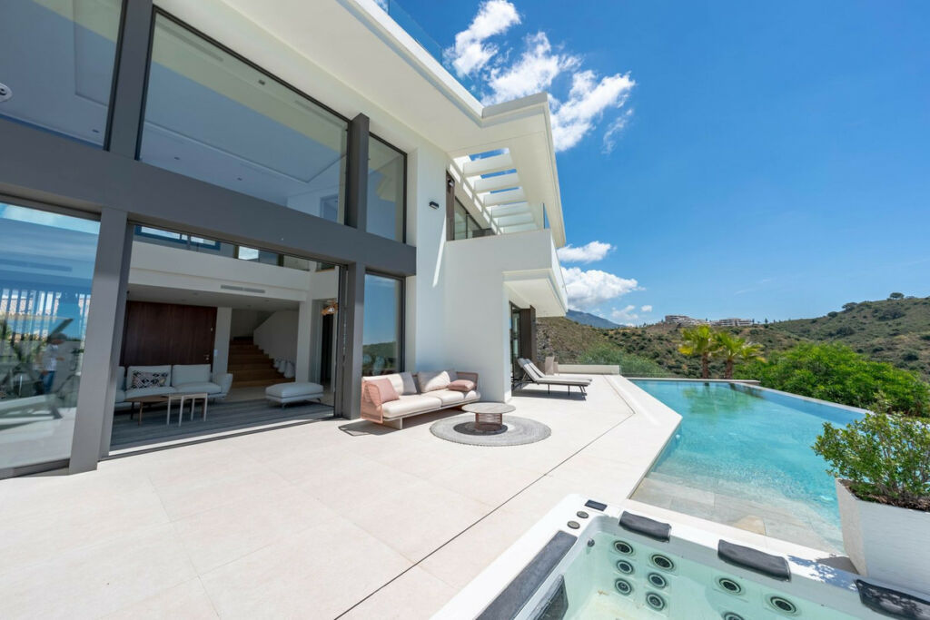 Detached Villa La Quinta Málaga - image 11