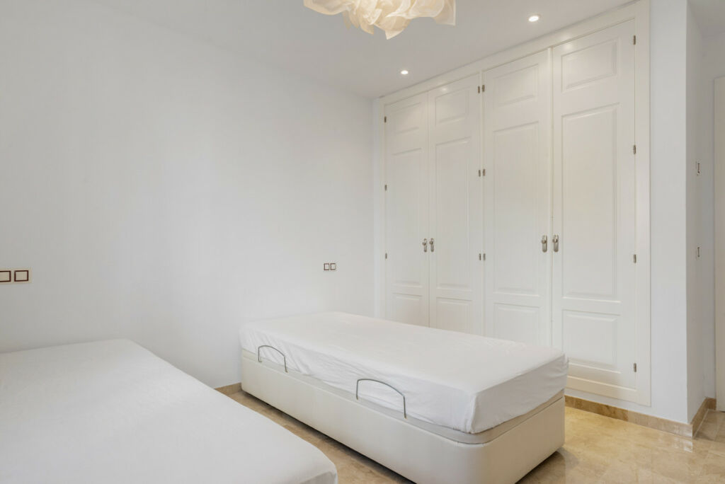 Duplex Nueva Andalucía Málaga - image 12