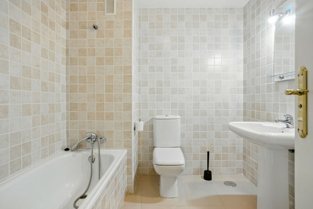 Middle Floor Apartment Reserva de Marbella Málaga - image 11
